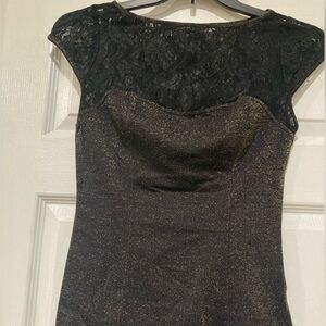 WOMENS BEBE TOP SIZE MEDIUM GOLD BLACK